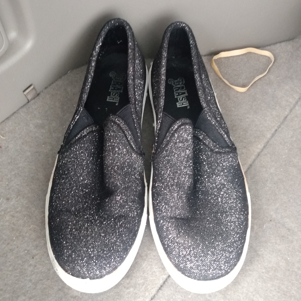 I am selling shoes size 7/8